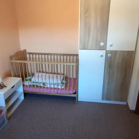 Ferienwohnung - 2 - Auf Einem Rustikalen 3 Seitenhof Daire *
