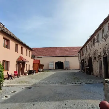 Ferienwohnung - 2 - Auf Einem Rustikalen 3 Seitenhof *